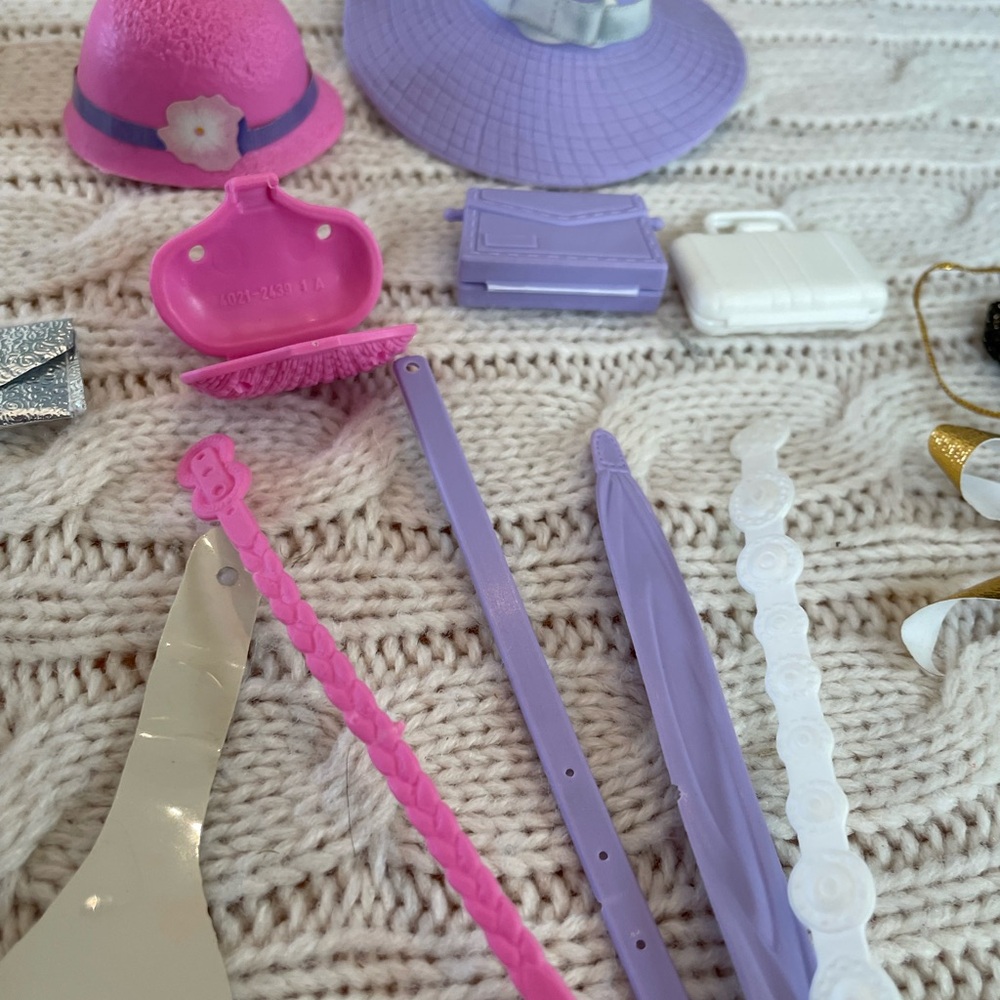 VTG 1980s Barbie accessory lot. 25 pcs: shoes/cowboy boots, purses, belts, bags - Picture 8 of 13